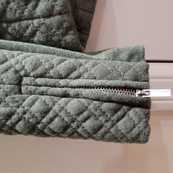 NWT BCBG Maxazria Crop Army Olive Green Moto Jacket Quilted Sructured Shoulders - Picture 10 of 10